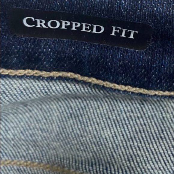 Judy Blue 9/29 Relaxed Cropped Fit Dark Wash Distressed Mid Rise Jeans - Picture 7 of 8